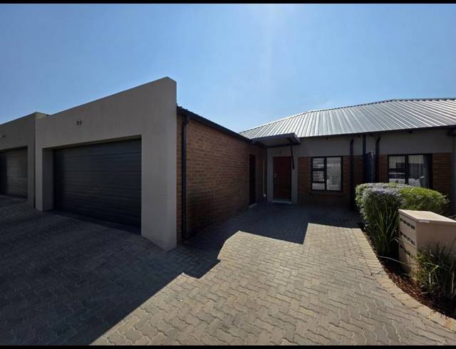 3 BEDROOM TOWNHOUSE FOR SALE IN MONTANA